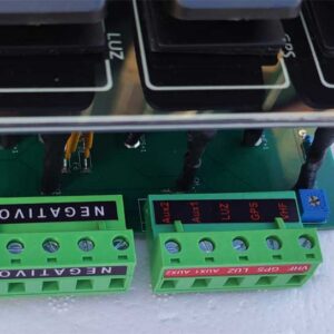 Conexiones a equipos (vhf-gps-luz)